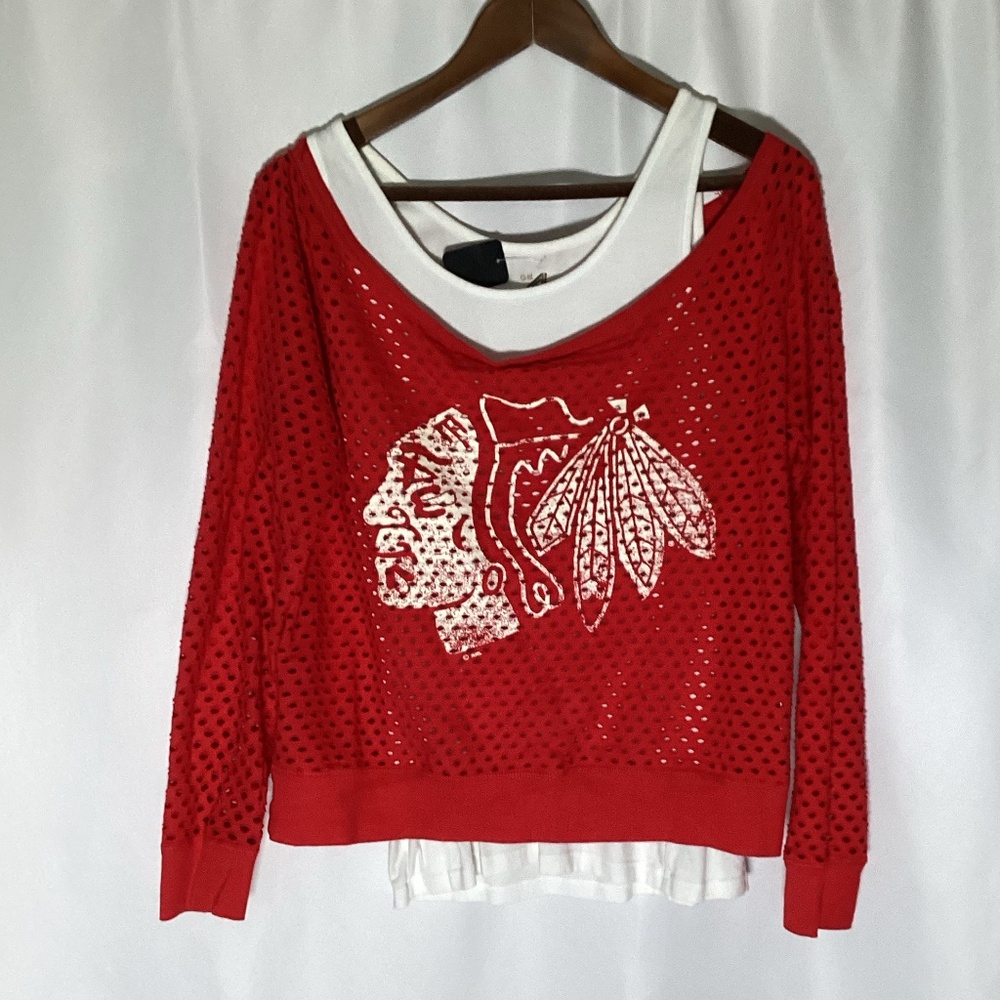 1264. Women’s Chicago Blackahwks VGUC Size Large